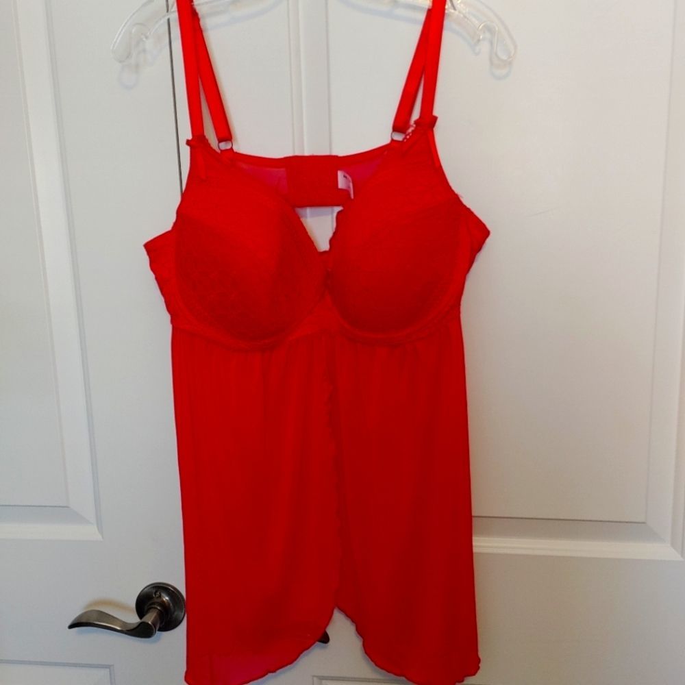 Avenue Plus Size wired cup Red baby doll size 22 24